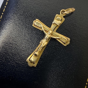 9ct Vintage Yellow Gold Crucifix Pendant