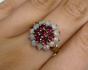 Anillo de vestir para mujer vintage con ópalo y rubí en oro amarillo de 9 quilates • Piedra natal de octubre y julio