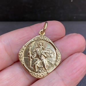 9ct Vintage Solid Yellow Gold St Christopher Pendant - 6.7 grams