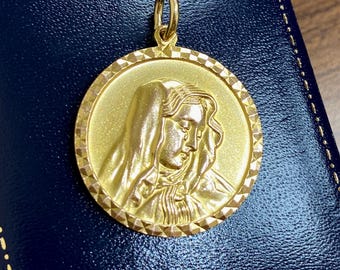 Colgante vintage grande de Nuestra Señora de oro amarillo macizo de 9 quilates