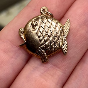 Ciondolo a forma di pesce in oro giallo 9 carati vintage