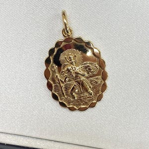 9ct Vintage Solid Yellow Gold St Christopher Pendant