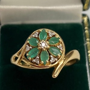 9ct Yellow Gold Vintage Emerald & Diamond Cluster Dress Ring