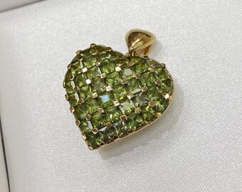 9ct Vintage Ladies Yellow Gold 3D Heart Peridot Pendant • August Birthstone