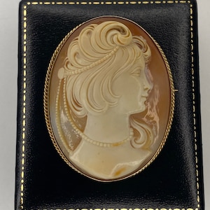 9carat yellow gold vintage very large cameo brooch