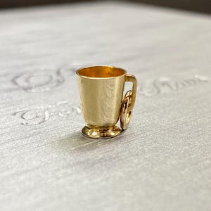 9ct Vintage Yellow Cup Charm/Pendant