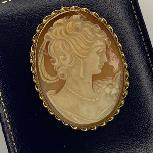 9carat yellow gold vintage cameo brooch