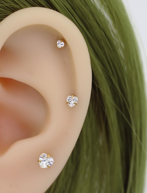 Orecchini A Forma Di Cuore Con Pietra Smeraldo