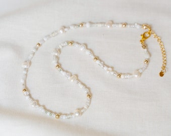 Handgemachte Perlenkette mit Süßwasserperlen und Rocailles Perlen | weiß | gold | Unikat | Halskette | Choker