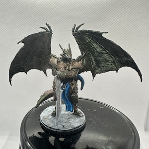 Miniatura de Dragonborn pintada a mano