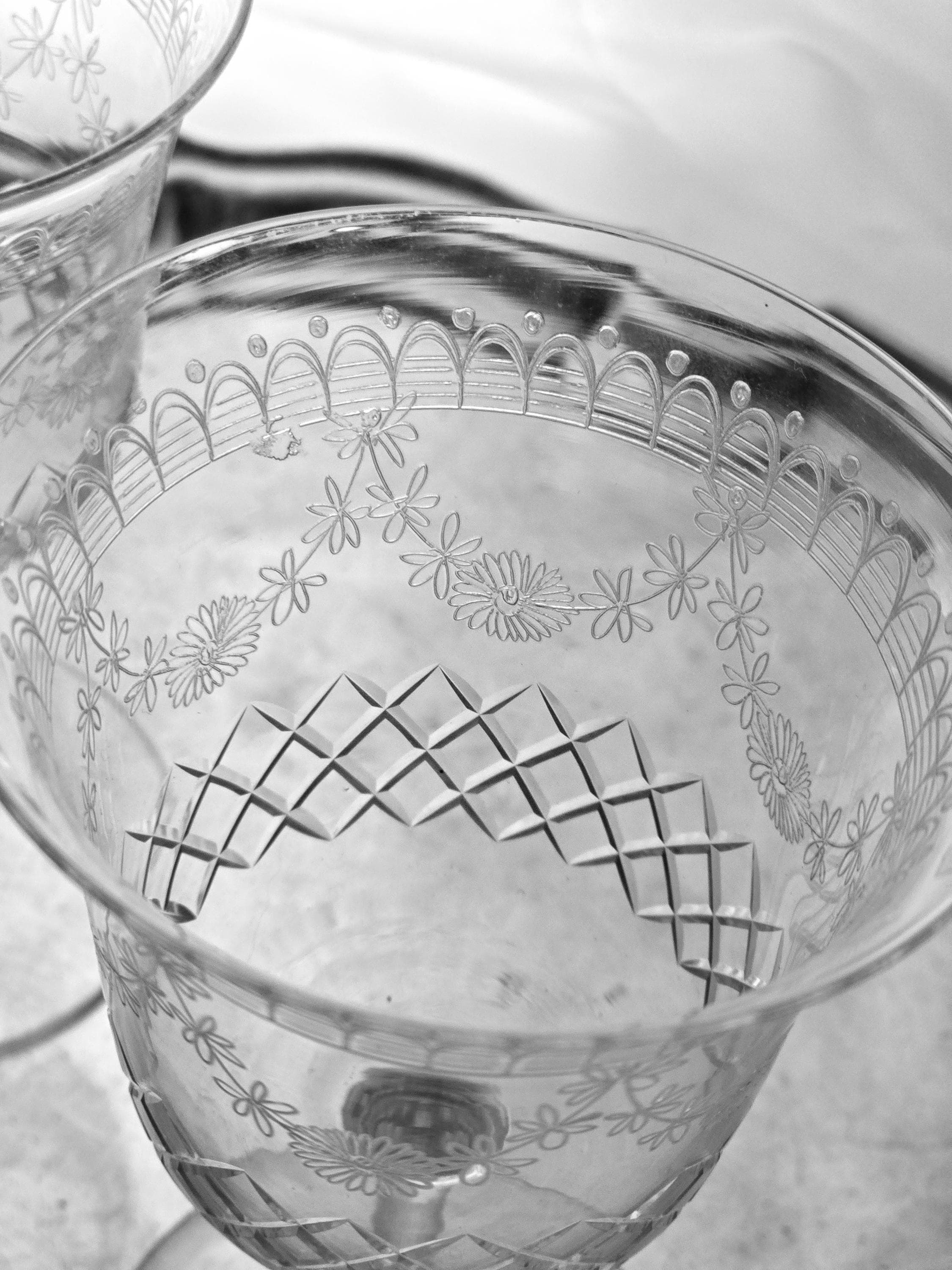 Thomas Webb and Sons Antique Victorian 1900s Pair of Wine Glasses