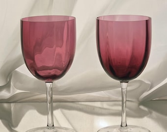 Par de copas de vino eduardianas de amatista, raras, sopladas y talladas a mano en la década de 1920.