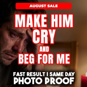 Op de afbeelding: Een digitale afbeelding van een huilend persoon met een hand op het voorhoofd. De tekst luidt: AUGUST SALE, MAKE HIM CRY AND BEG FOR ME, FAST RESULT I SAME DAY, PHOTO PROOF. De achtergrond is donker met een wazige houten structuur en rood licht.