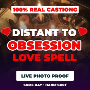 以下が含まれることがあります： 100% REAL CASTIONG、DISTANT TO OBSESSION LOVE SPELL、LIVE PHOTO PROOF、SAME DAY HAND-CASTというテキストが重なった、火のついたキャンドルと儀式用アイテムのコレクション。複数の炎と暗く雰囲気のあるオブジェクトが写っています。