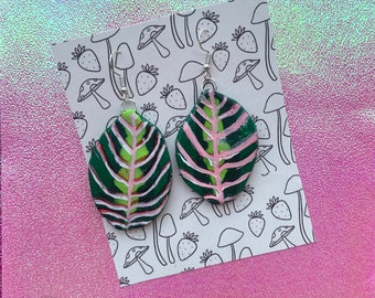 Gebed plant oorbellen met rode streep