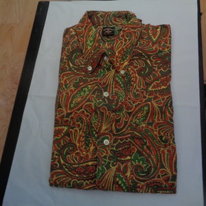 New PENNY&#39;S &quot;Towncraft&quot; 60&#39;s Dead Stock Multi Color MOD/Psychedelic PAISLEY 100% Cotton Medium