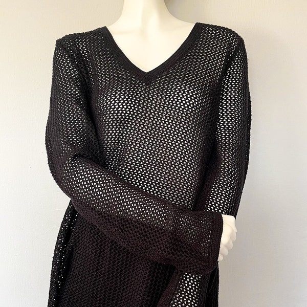Vintage 00’s “Kenneth Cole” Black, V-neck, Open weave, L/S Sweater