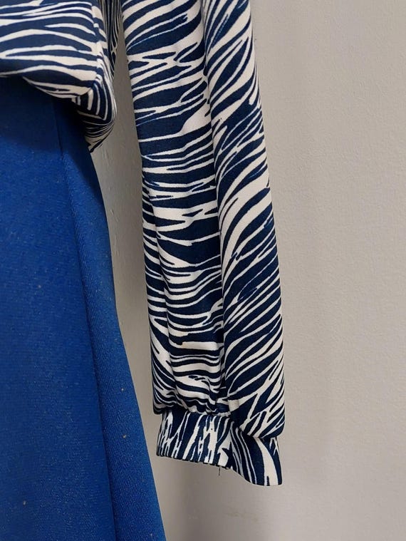 Vintage 60’s Navy and White Patterned Blouse and … - image 6