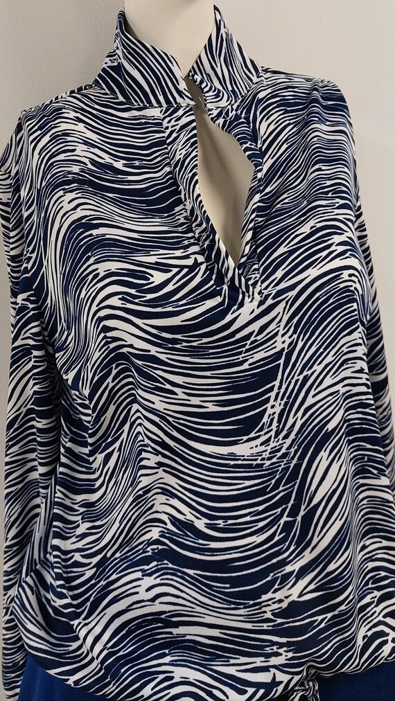 Vintage 60’s Navy and White Patterned Blouse and … - image 4