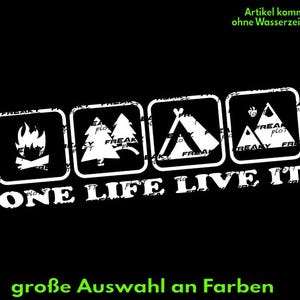 Peut inclure: Design graphique noir avec des illustrations blanches d'un feu de camp, d'arbres, d'une tente et de montagnes. Le texte "ONE LIFE LIVE IT" est en dessous des illustrations. Le texte "Artikel kommt ohne Wasserzeichen" et "große Auswahl an Farben" est également présent.