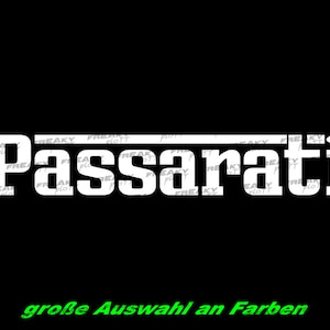 Könnte beinhalten: Weißer Text auf schwarzem Hintergrund lautet "Passarati" mit einer Linie über dem Text. Unter dem Text in Grün steht "große Auswahl an Farben".