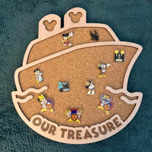 Tablero de exhibición de pines personalizado para cruceros, soporte para pines de intercambio de nombres personalizados, decoración de pared de corcho y madera