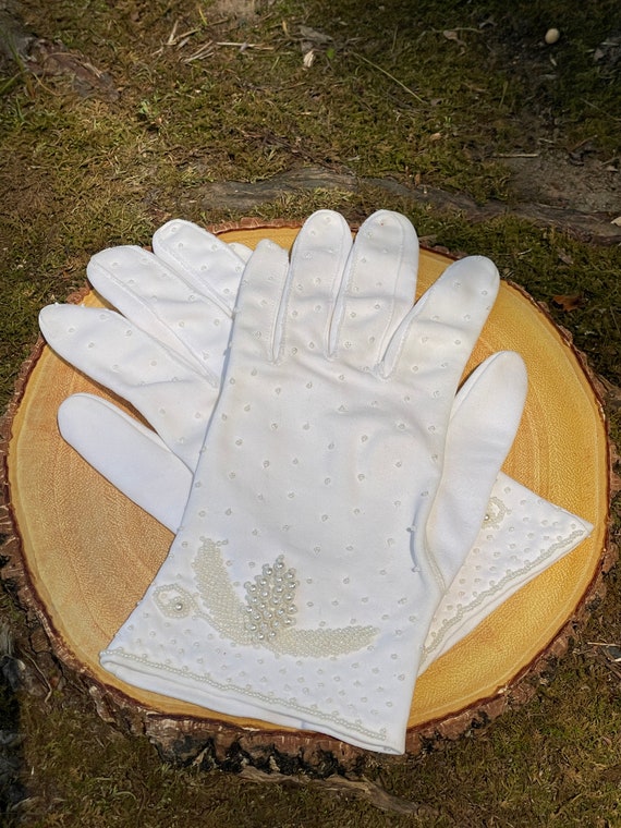 1950s White Pearl Beaded Wedding Bridal Gloves Eve