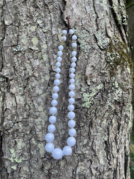 Vintage White Graduated Beaded Necklace