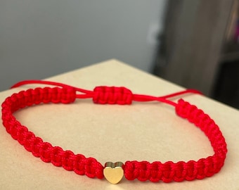 Verstellbares rotes Kordelarmband: 18k Herz Anhänger, Lucky Boho Schmuck