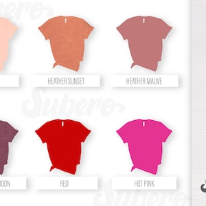 K&ouml;nnte beinhalten: T-Shirt-Farbkarte mit sechs verschiedenen Farben: Pfirsich, Heidelbeer-Sonnenuntergang, Heidelbeer-Lila, Heidelbeer-Rotbraun, Rot und Pink. Die Karte ist mit "T-Shirt-Farbkarte" und "Subero Designs" beschriftet.