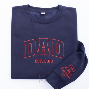 Custom Embroidered Dad Sweatshirt, Name On Sleeve With Heart,Grandpa Shirt With Date,Daddy Est Year Shirt,Gift For New Dad,Father&#39;s Day Gift