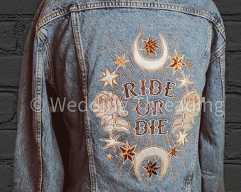 Gesticktes Ride or Die GOLDEN GLOW PALETTE | Nachhaltige Jeansjacke für die Braut | Hochzeit Jacke | Jacke Verlobung | Jubiläums-Jacke
