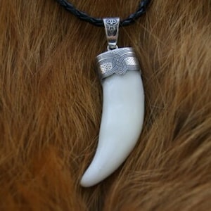 Wolf tooth necklace Animal teeth Wolf fang Wolf teeth Wolf necklace Viking pendant Wolf charm Wolf head pendant Animal jewelry Wiccan