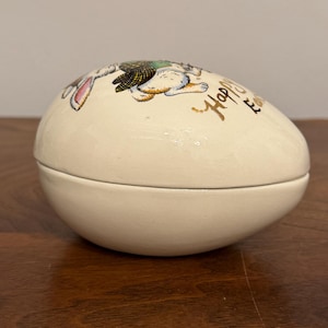 Vintage Covered Easter Egg Dish With Easter Bunnies Bunny