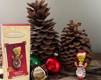 Vintage Christmas Habitat Tweety Bird Looney Tunes 2002 Hallmark Ornament, Warner Bros