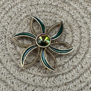 Vintage Flower Brooch Green and Gold