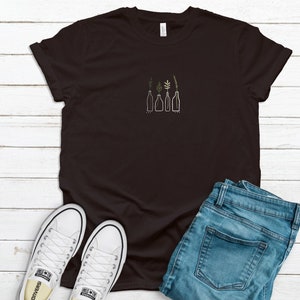 Minimalist plant shirt, neutral botanical shirt, boho gardening T-shirt,  simplistic plant shirt, modern gardening shirt