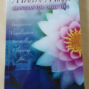 Modern Magic. Mantras for Daily Life. Kirsten Riddle. New Copy. Rare Book