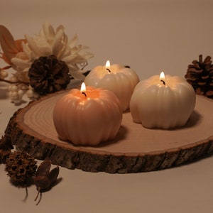 Set of 3 Pumpkin Candles Halloween Decorations Autumn Home Décor Pumpkin Spice Candle Halloween Table Décor Handmade image 4