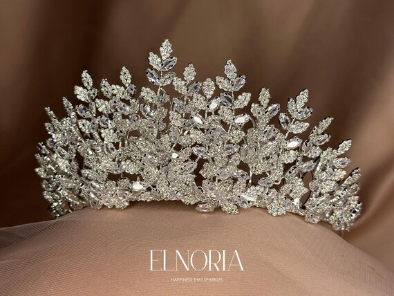 Swarovski Crystal Bridal Tiara, Silver Plated Cubic Zirconia  display picture 3