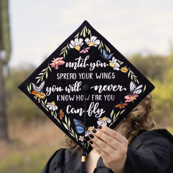 Topper per cappello di laurea con farfalla ricamata/Topper per cappello di laurea/Regalo di laurea/Ricamo/Topper di fiori di farfalla/Fatto a mano