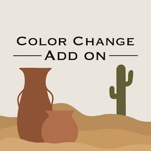 Puede incluir: Una ilustración digital de dos jarras de cerámica marrón y un cactus verde en un paisaje desértico. El texto "COLOR CHANGE ADD ON" está en la parte superior de la imagen.
