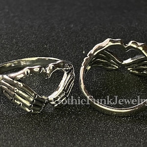 Skeleton Hand with Heart | Punk Gothic Skeleton Ring | Unisex Ring | Punk Jewelry | Gothic Jewelry