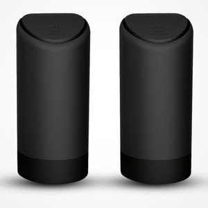 Pode incluir: Dois recipientes cilíndricos pretos com acabamento fosco. Cada um tem um topo arredondado com a palavra "PUSH" impressa e uma base mais escura. Os recipientes estão lado a lado em um fundo branco.
