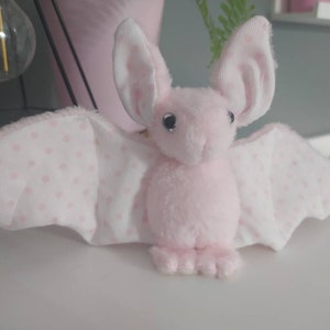 Bat plushie (pink)