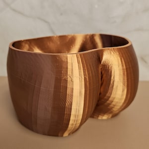 Jardinière en cuivre imprimée en 3D : vase d'art corporel moderne