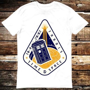 Doctor Who Tardis Time & Space Machine Box T Shirt Meme Regalo Top Tee Unisex Gamer Film Musica 6315