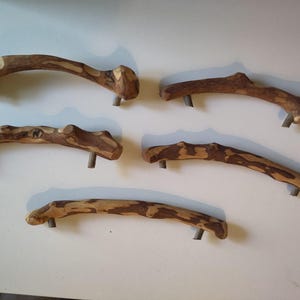 Handgjorda lådhandtag i olivträ • Organiska umbriska olivlundar • Unika naturliga former