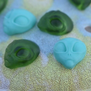 Alien Head Shoe Charm