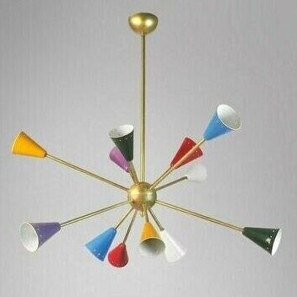 12 Arme mehrfarbige italienische Messing Sputnik Kronleuchter 1950er Jahre Stil Leuchte kultige industrielle Messing Sputnik Lampe